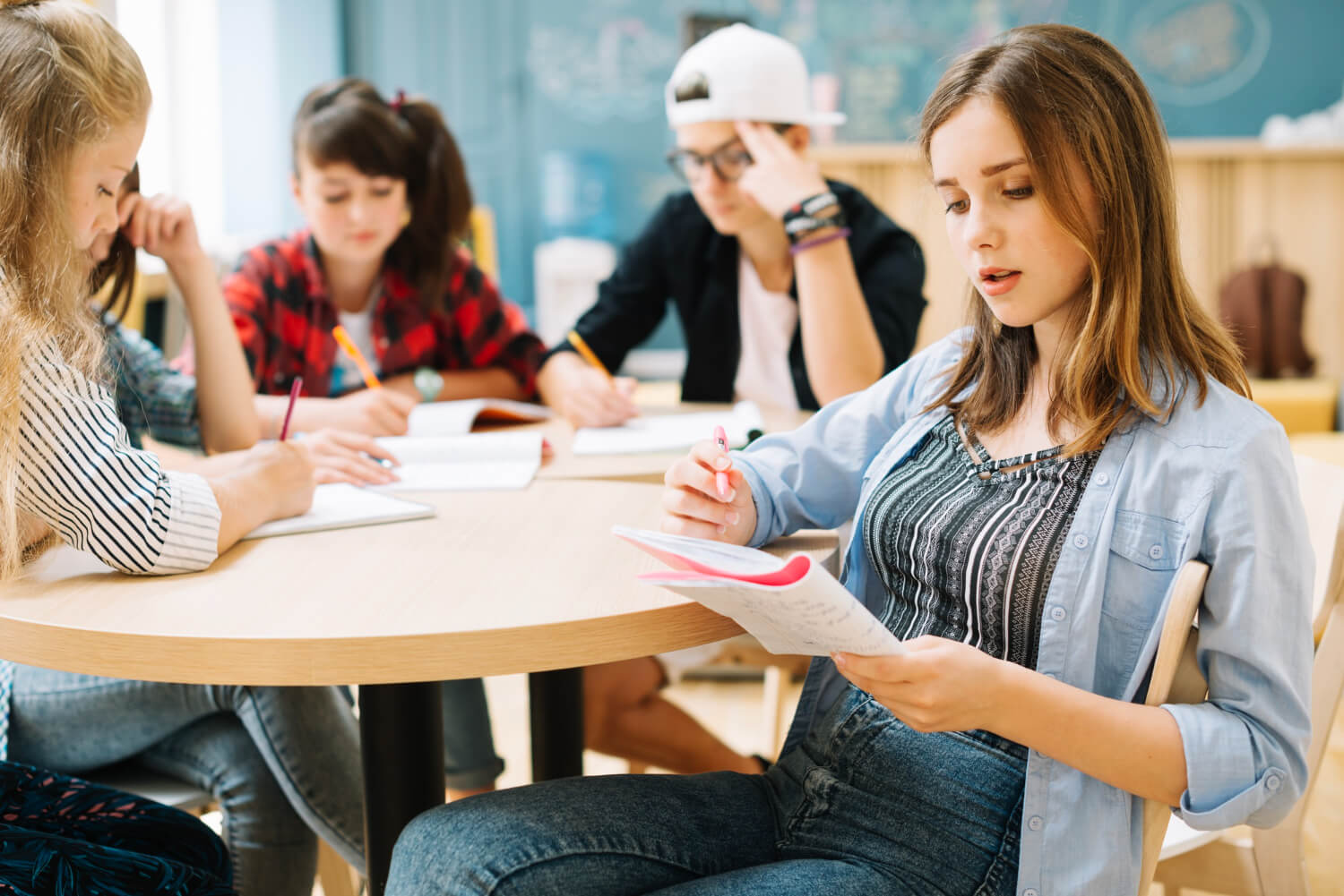 IELTS Özel Ders vs Grup Dersi: Hangisi Daha Hızlı Sonuç Verir?